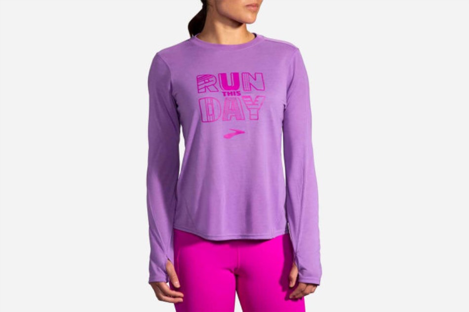 Camiseta De Manga Larga Con Gráfico De Distancia Diurna De Carreras De Heliotropo De Brooks